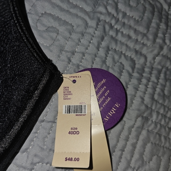 High-Neck Lightly Lined Halter Bralette (Black) - Picture 2 of 4